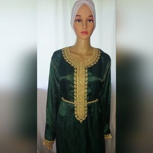 Exquisite Deep Green Moroccan Kaftan Jawhara with Gold Accents - Size M